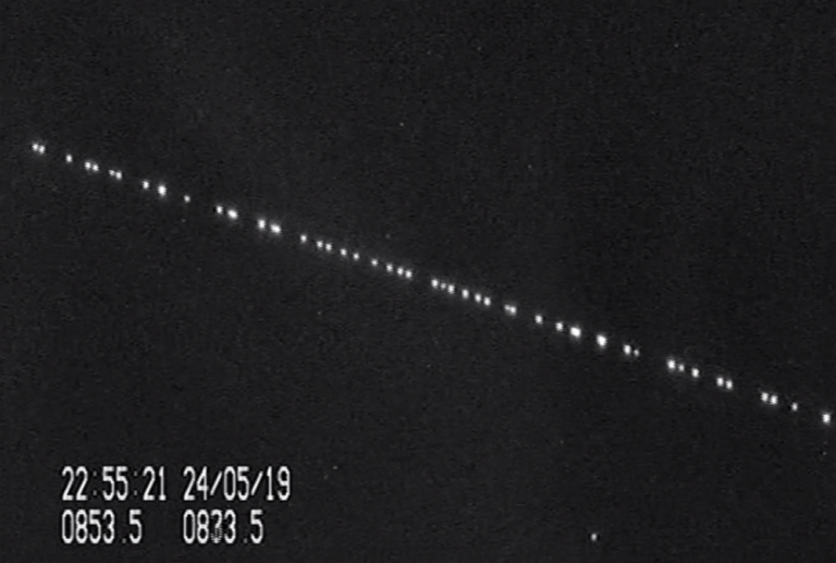 SpaceX : les 60 satellites Starlink capturés en vidéo
