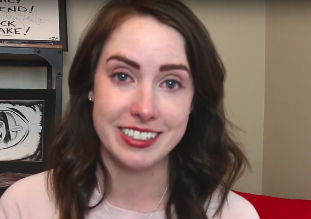 «Overly attached girlfriend» : Laina Morris quitte Youtube