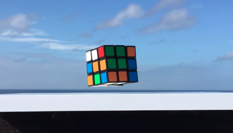 Vidéo : voici le premier Rubik's Cube qui se résout tout seul