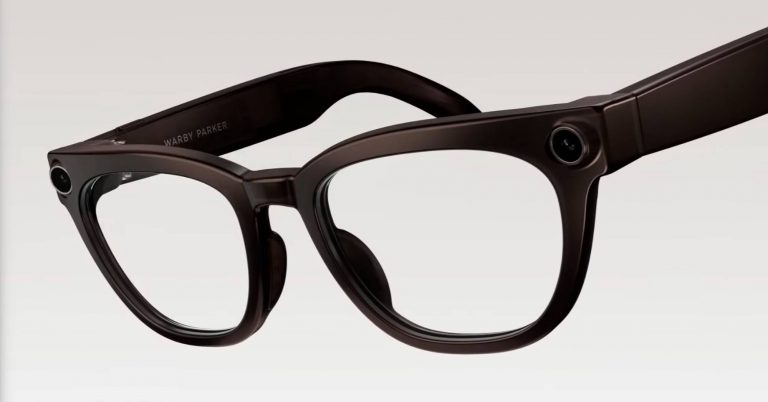 Lunettes intelligentes Samsung à monture brune conçues avec Warby Parker