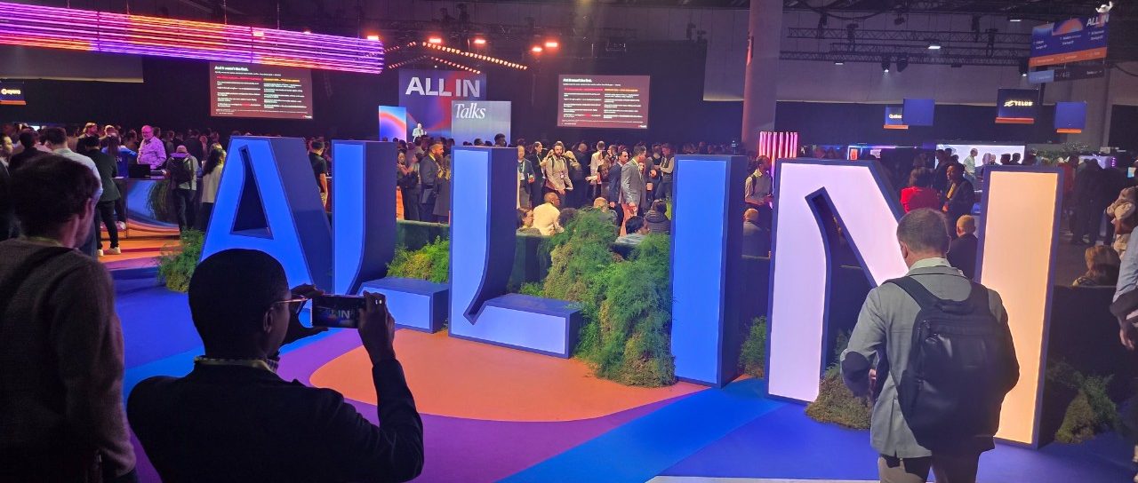 Participants à ALL IN Montréal 2026, événement consacré à l’intelligence artificielle et à la robotique.