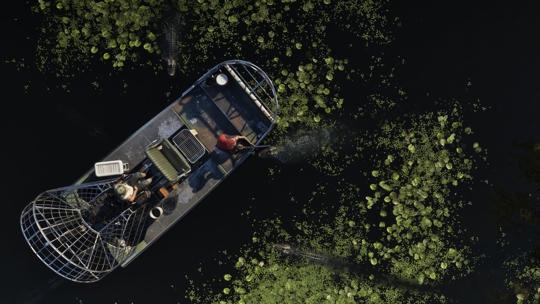 Vue aérienne d’un hydroglisseur traversant les marais de Grassrivers dans GTA VI.
