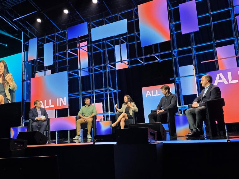 Panel consacré aux robots autonomes et à l’intelligence artificielle physique à ALL IN Montréal 2026.