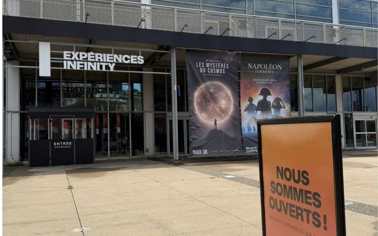 Entrée d’Expériences Infinity, où est présentée l’expérience de réalité virtuelle sur Napoléon.