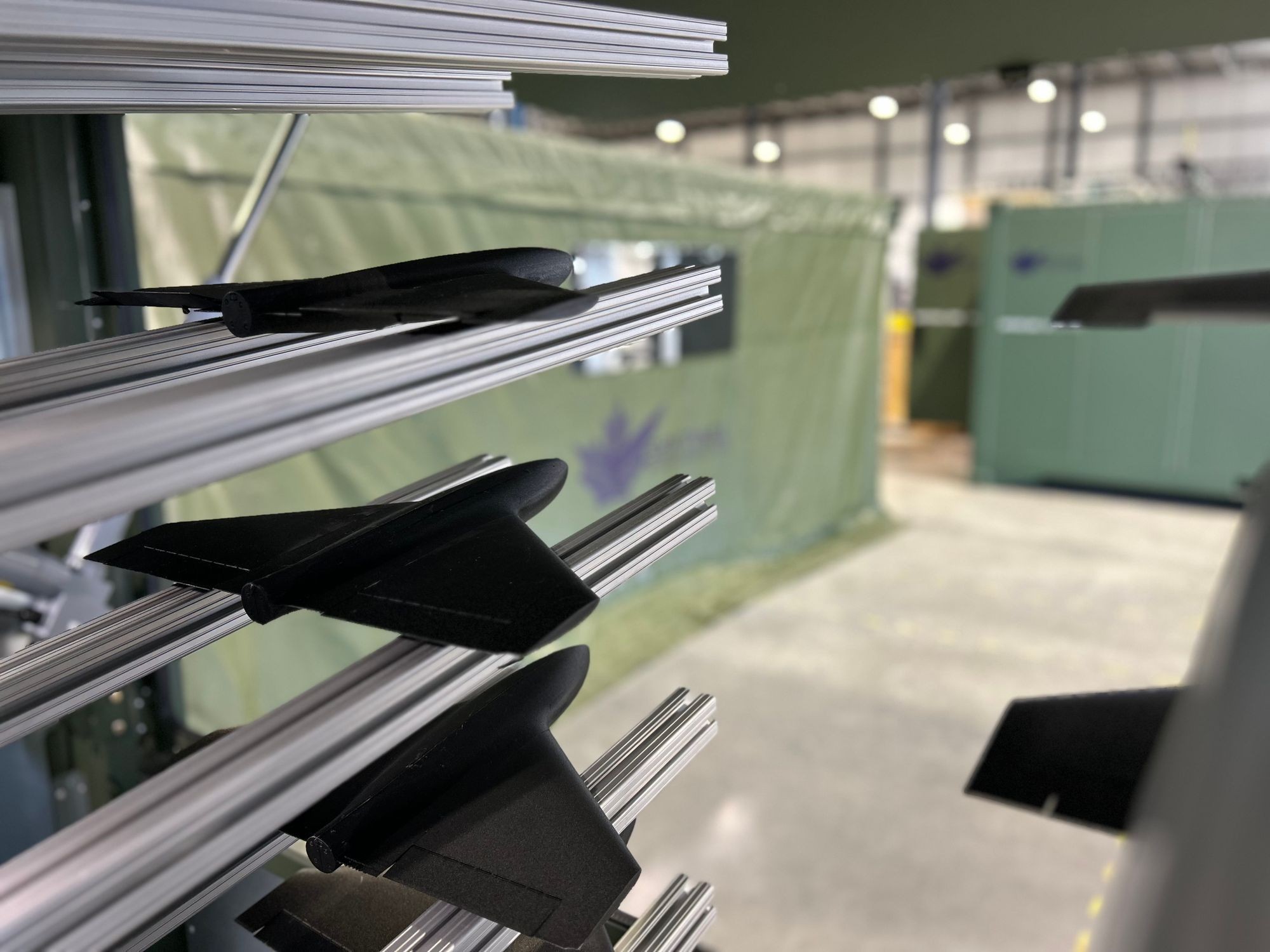 Drones à aile fixe rangés dans un module Sentinel StarForge à Châteauguay