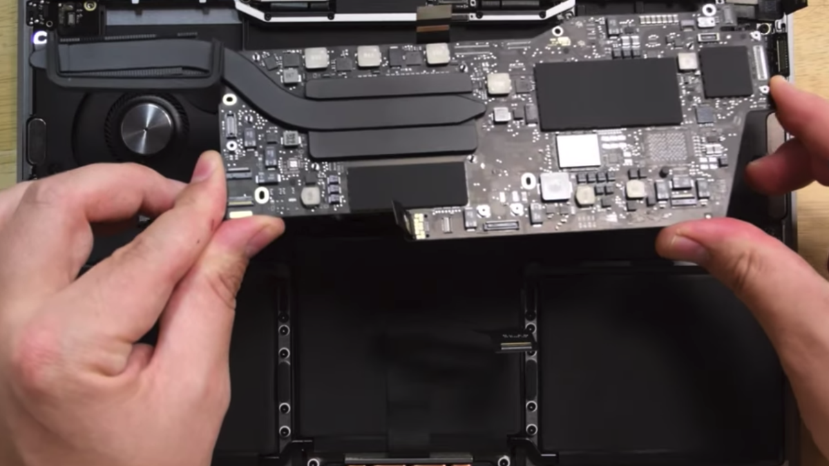Macbook Pro 13" : l'un des pires scores de réparabilité octroyés par iFixit 