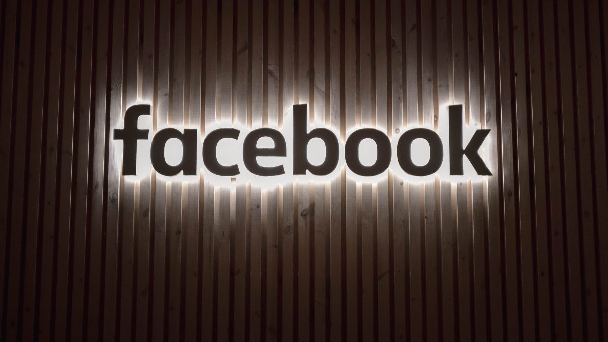 Facebook: bientôt plus de morts que de vivants (Photo by Alex Haney on Unsplash)