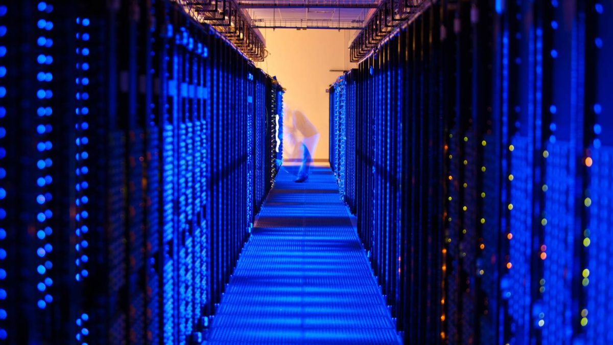 amazonsuperjumbodatacenter