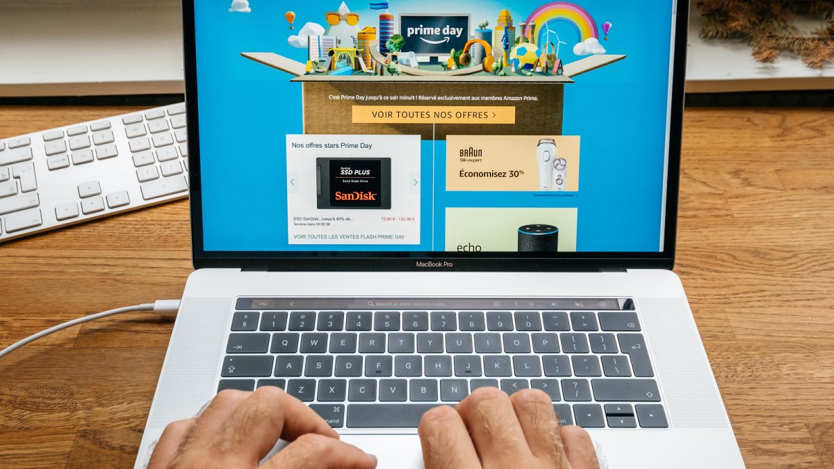 Bug lors de Prime Day d'Amazon : du matériel photo coûtant 13 000$ vendu 94$
