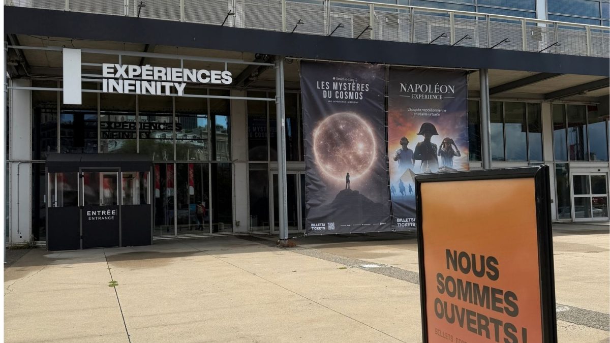 Entrée d’Expériences Infinity, où est présentée l’expérience de réalité virtuelle sur Napoléon.