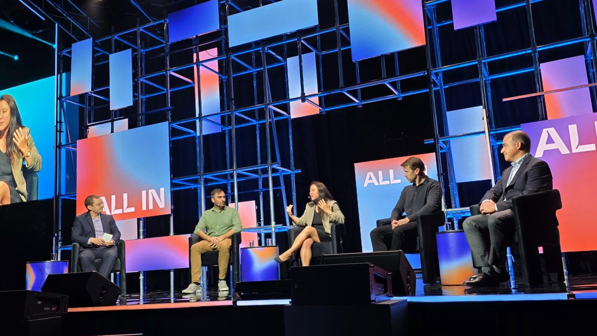 Panel consacré aux robots autonomes et à l’intelligence artificielle physique à ALL IN Montréal 2026.