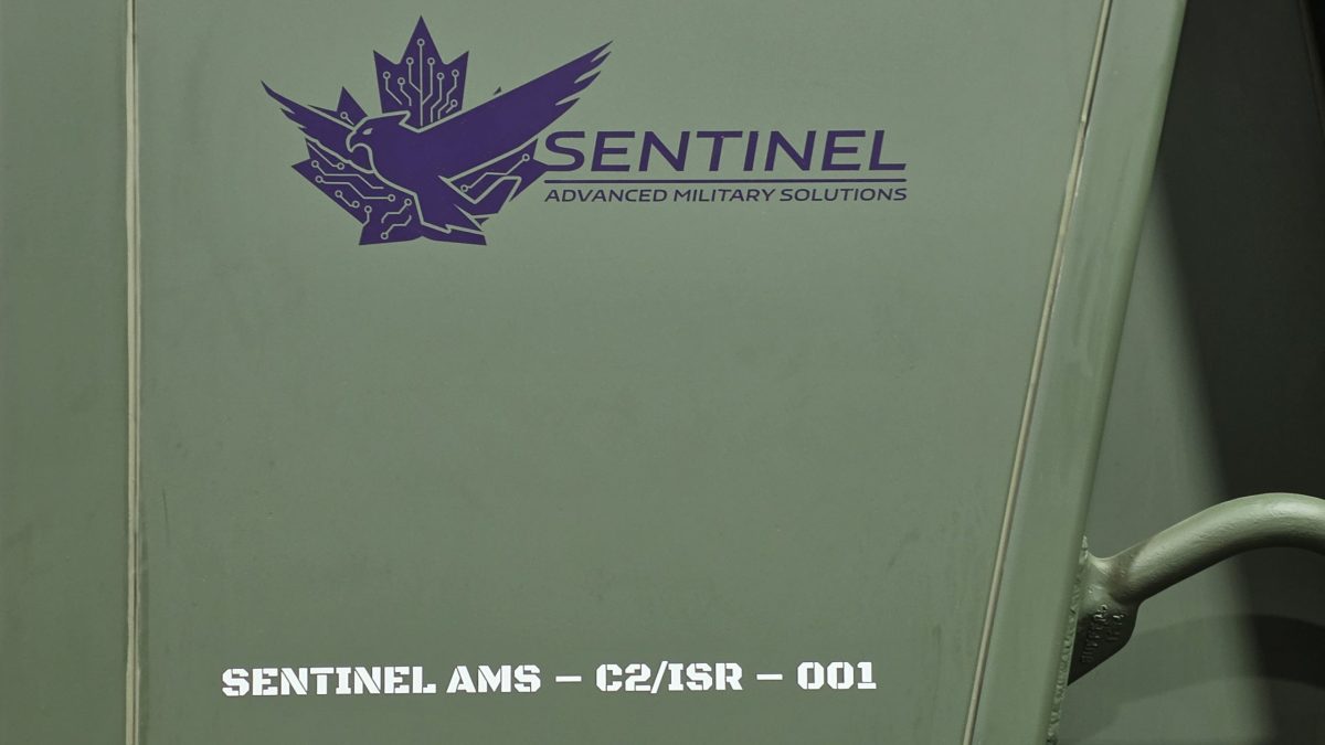Porte du prototype C2 ISR 001 de Sentinel Advanced Military Solutions à Châteauguay