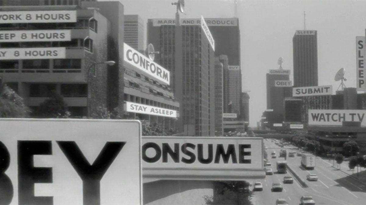 Le paysage publicitaire, tel que reproduit dans le film They Live (Image : Universal Pictures).